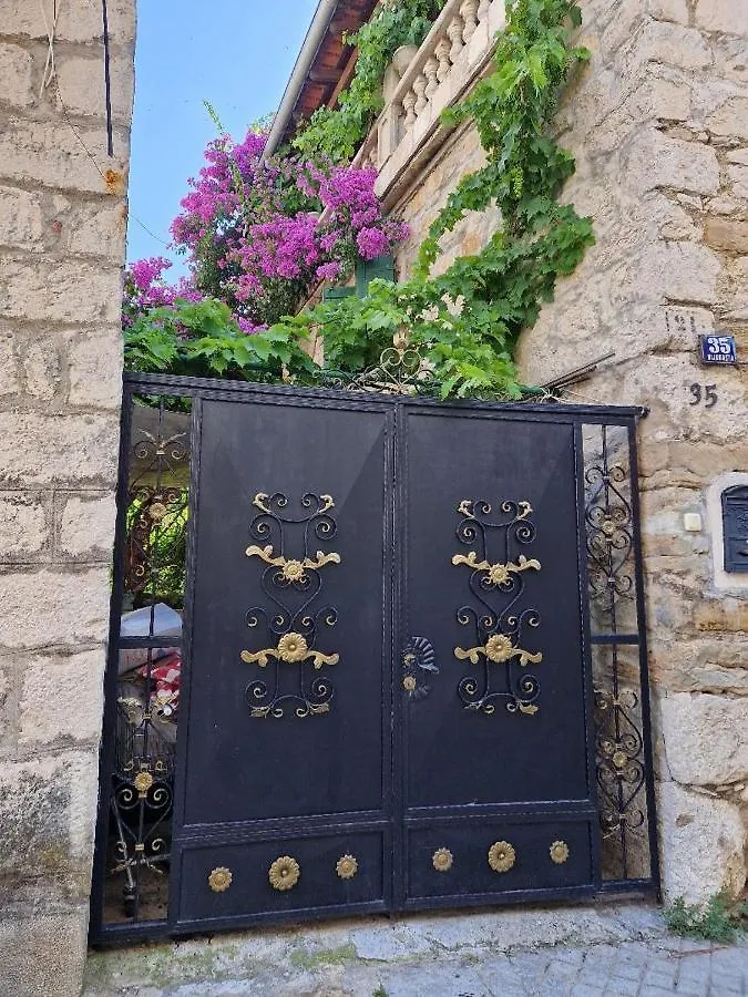 Old Town & Ela Place Split 3*,  Croatia