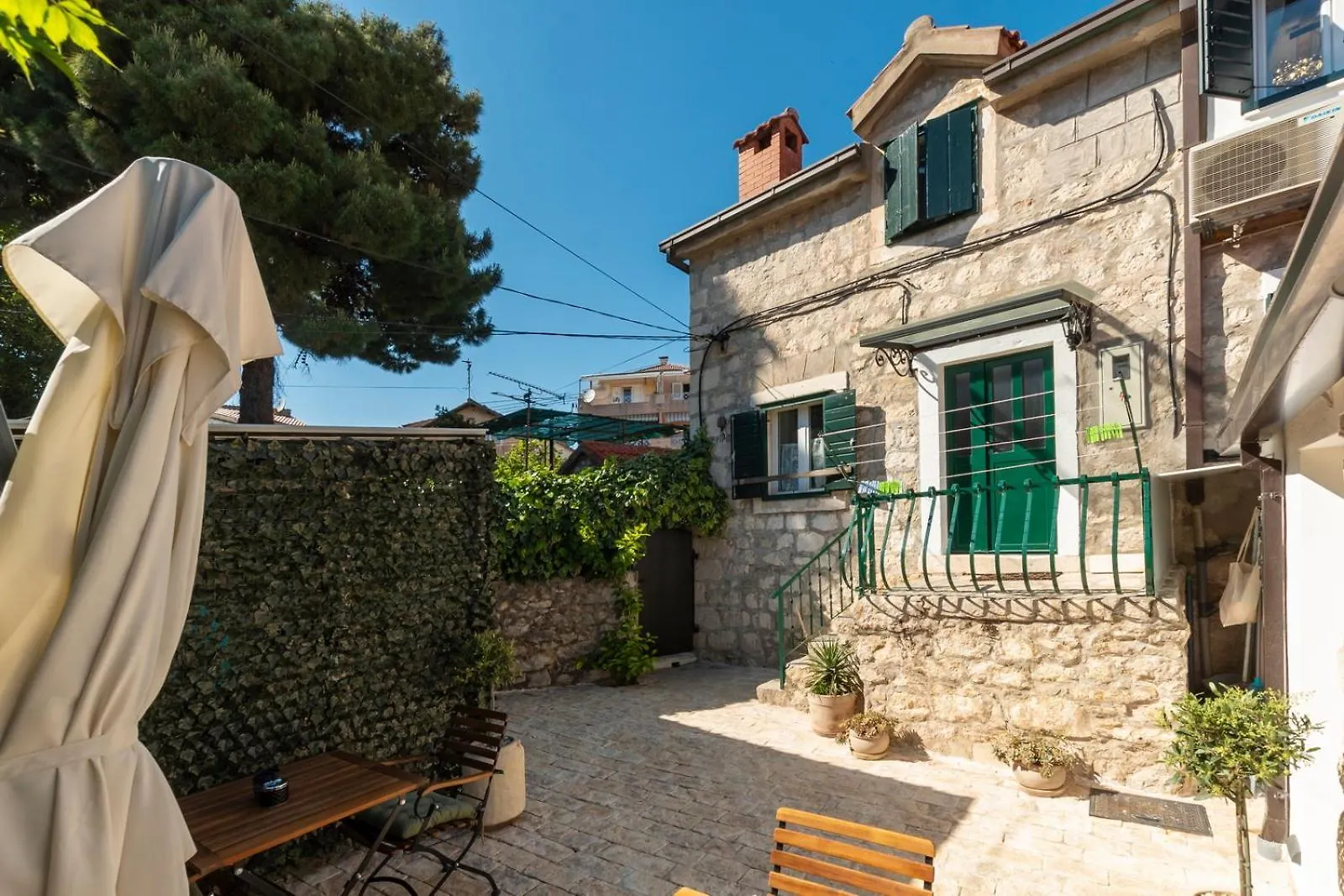 Old Town & Ela Place Split