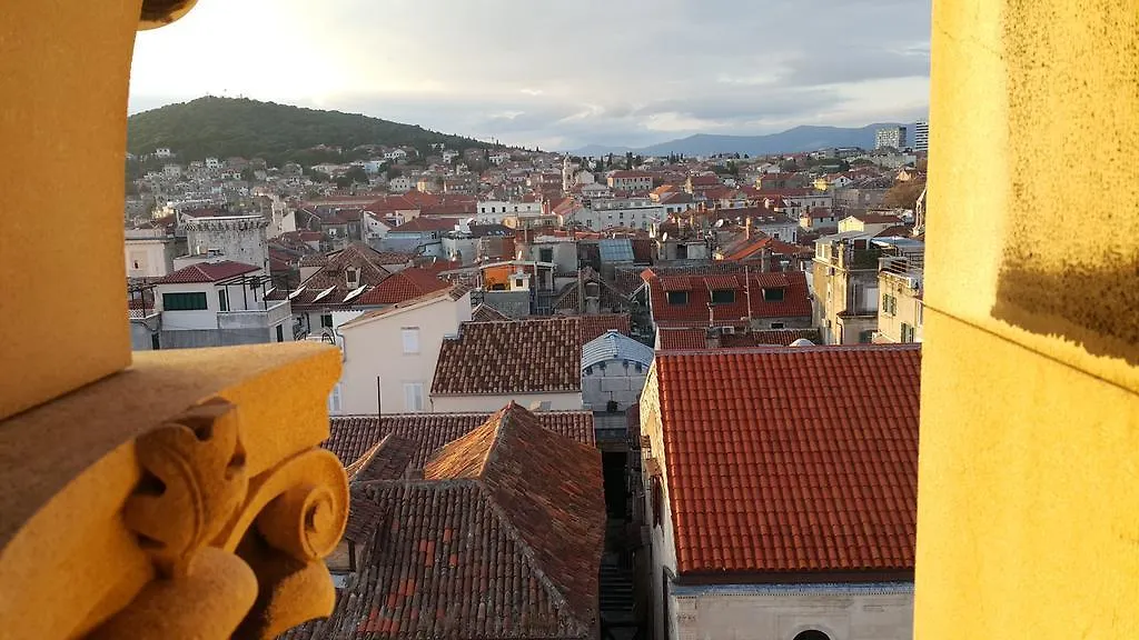 Old Town & Ela Place Split Guest house
